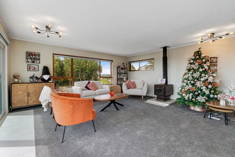 Photo of property in 20 Whangaparaoa Road, Red Beach, 0932