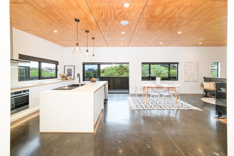 Photo of property in 125 Cashmere Drive, Fitzherbert, Palmerston North, 4410