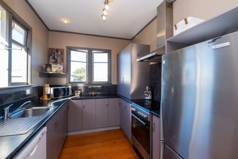 Photo of property in 2 Collins Street, Hawera, 4610