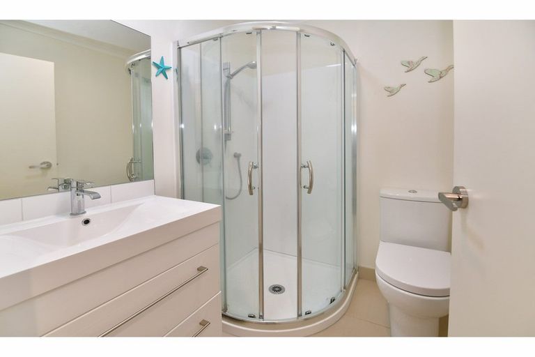 Photo of property in 23 Annalise Place, Orewa, 0931