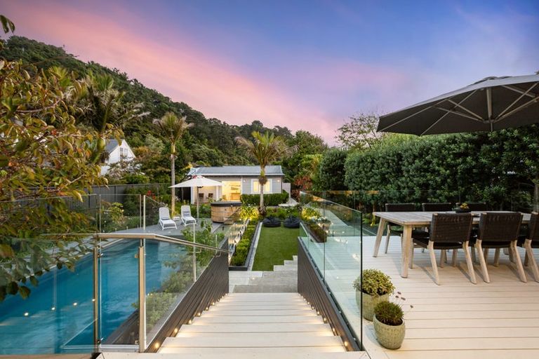 Photo of property in 15 Nikau Street, Eastbourne, Lower Hutt, 5013