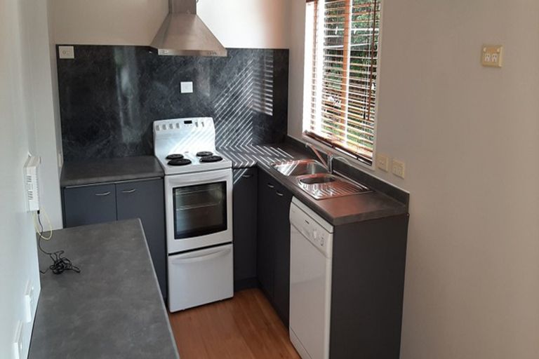 Photo of property in 70a Seaview Road, Castor Bay, Auckland, 0620