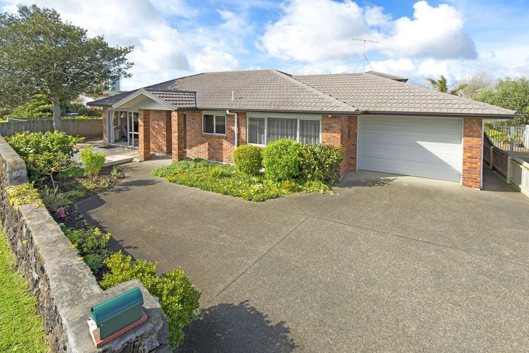 Photo of property in 76 Florence Avenue, Orewa, 0931