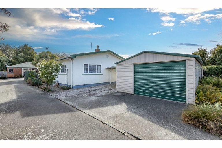 Photo of property in 14 Woodend Road, Woodend, 7610