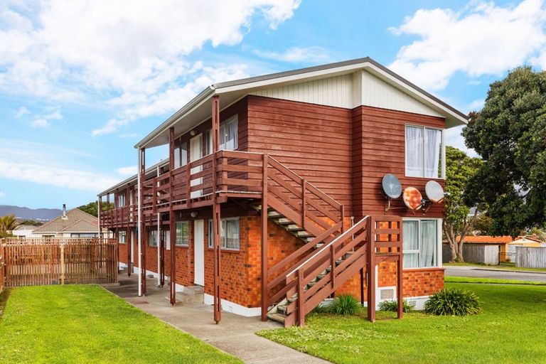 Photo of property in 1 Mana Avenue, Titahi Bay, Porirua, 5022