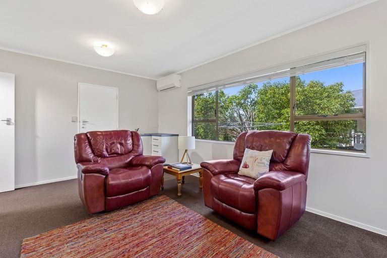 Photo of property in 1/15 Deep Creek Road, Waiake, Auckland, 0630