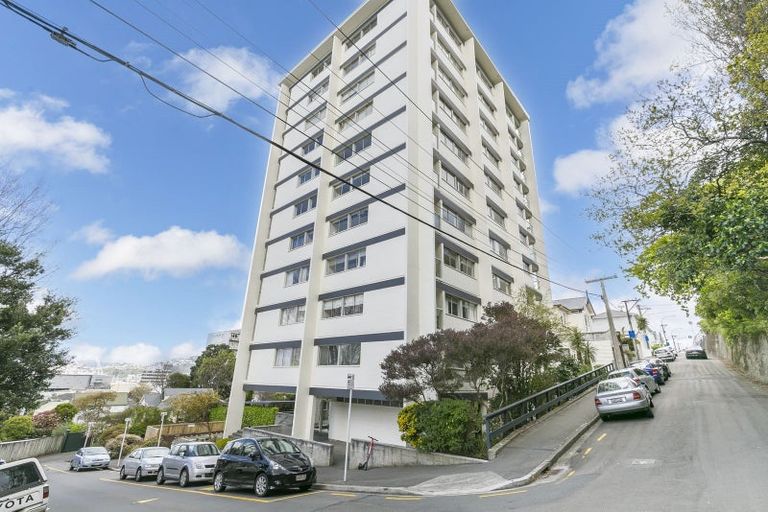 Photo of property in Grosvenor Flats, 19 Cottleville Terrace, Thorndon, Wellington, 6011