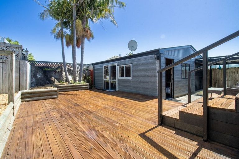 Photo of property in 30 Pioneer Road, Moturoa, New Plymouth, 4310