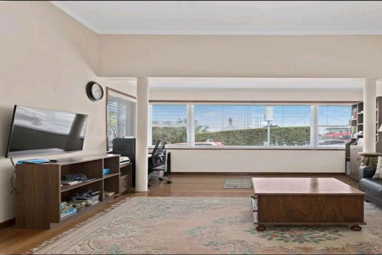 Photo of property in 2/221 Onewa Road, Birkenhead, Auckland, 0626