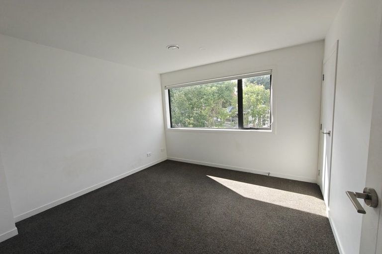 Photo of property in 22d Dallinghoe Crescent, Milford, Auckland, 0620