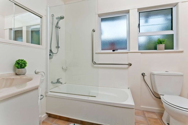 Photo of property in 1/38 Coronation Road, Hillcrest, Auckland, 0627