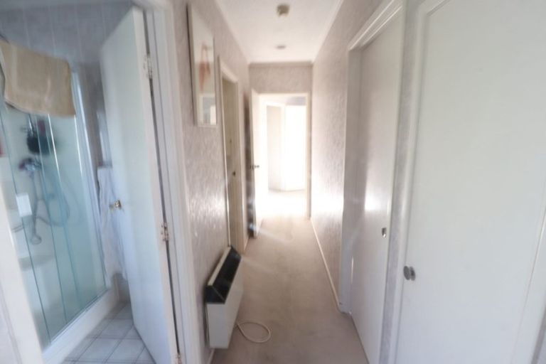 Photo of property in 1 Ngatoa Place, Glenfield, Auckland, 0629