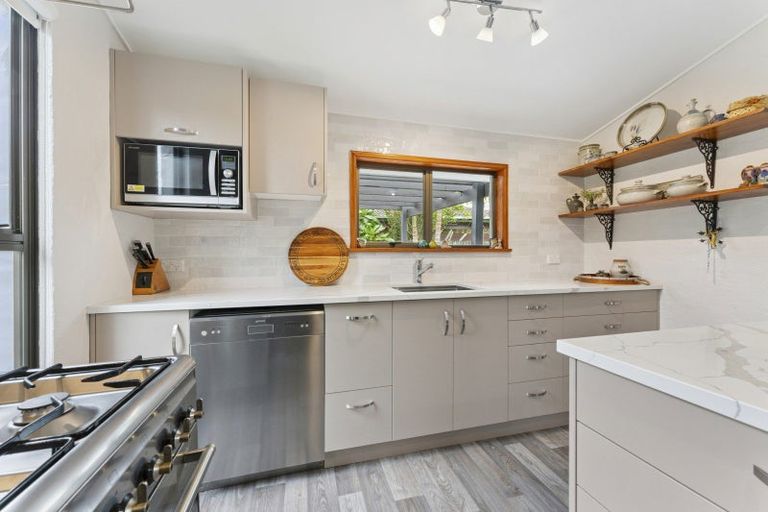 Photo of property in 2 Langton Road, Stanmore Bay, Whangaparaoa, 0932