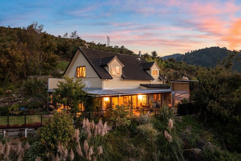 Photo of property in 51 Boons Valley Road, Waikawa, Picton, 7220