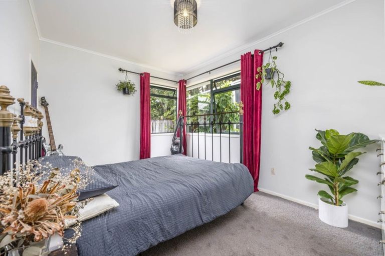 Photo of property in 17 Ashcroft Avenue, Mangere Bridge, Auckland, 2022