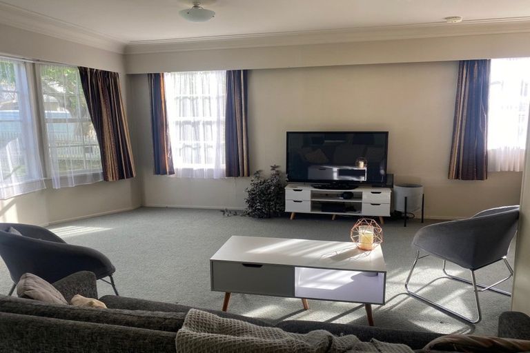 Photo of property in 96 Lantana Road, Green Bay, Auckland, 0604