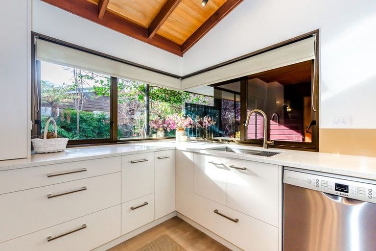 Photo of property in 1 Manu Grove, Waikanae, 5036