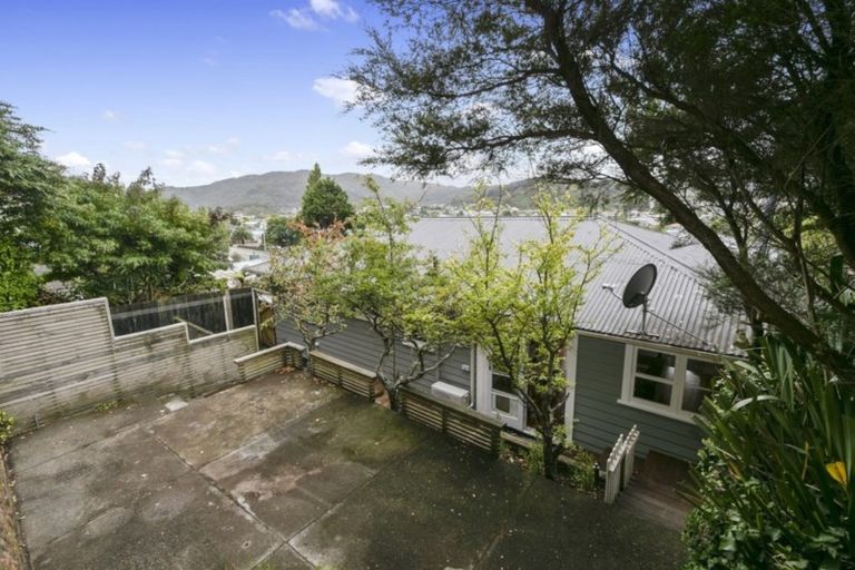 Photo of property in 121 Wainuiomata Road, Wainuiomata, Lower Hutt, 5014