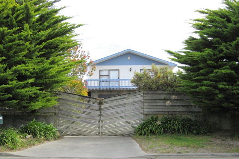 Photo of property in 41 Manga-pirau Street, Waikawa Beach, Manakau, 5573