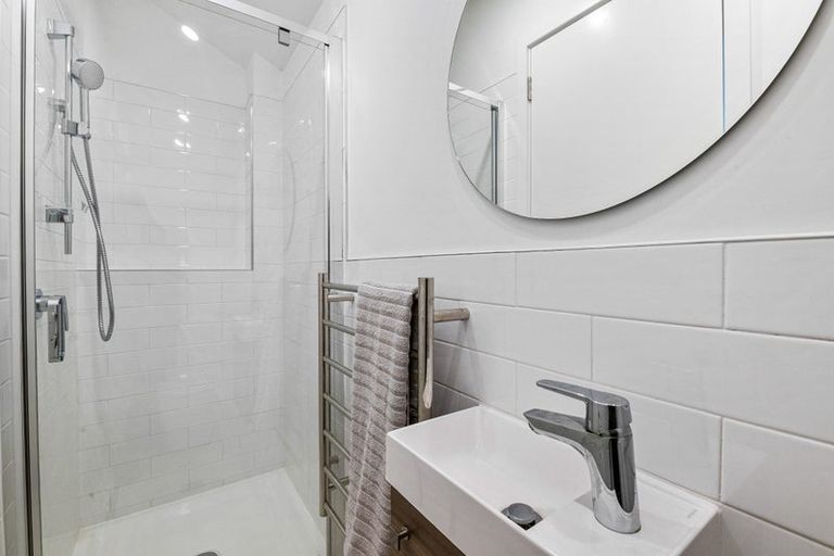 Photo of property in 12 Titoki Close, Matakana, 0985