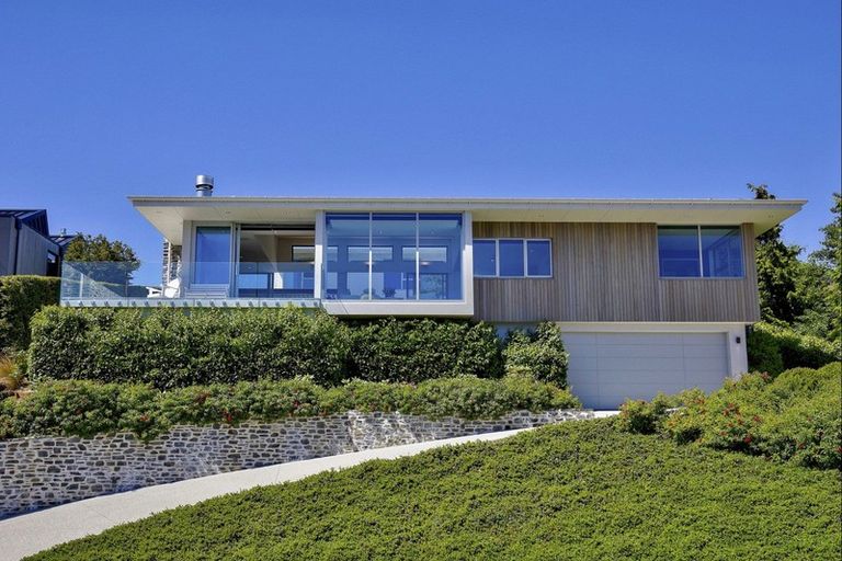 Photo of property in 9 Garland Terrace, Kelvin Heights, Queenstown, 9300