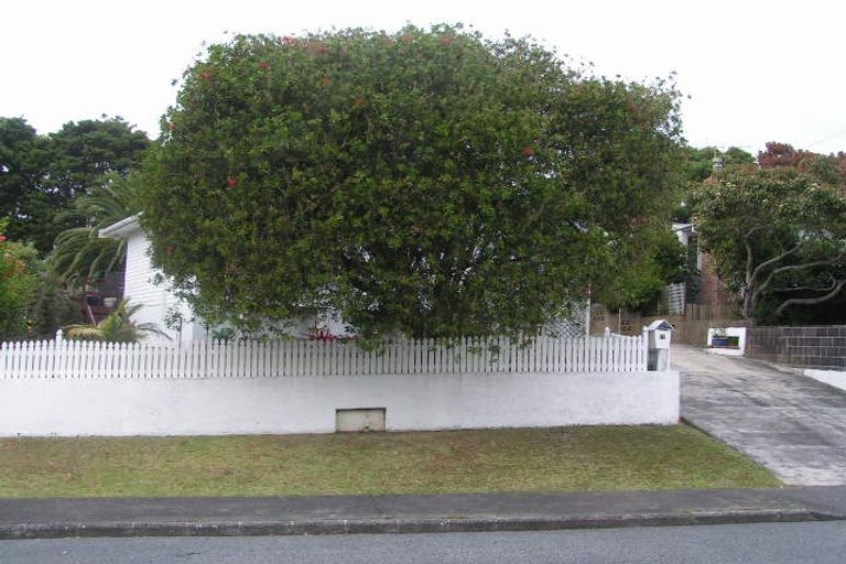 Photo of property in 12 Arrow Road, Forrest Hill, Auckland, 0620