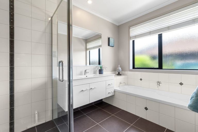 Photo of property in 46 Carrington Drive, Papamoa Beach, Papamoa, 3118