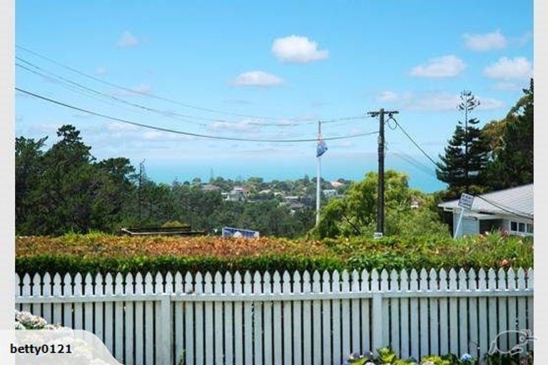 Photo of property in 296 East Coast Road, Forrest Hill, Auckland, 0620