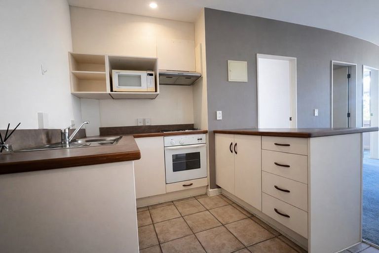 Photo of property in Terrace Tower Apartments, 6d/126 The Terrace, Wellington Central, Wellington, 6011