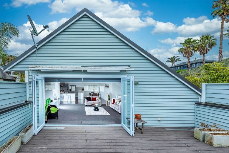Photo of property in 123a Hobsonville Road, West Harbour, Auckland, 0618