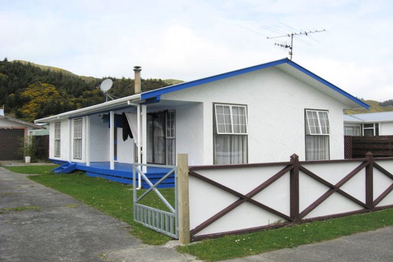 Photo of property in 32 Berkeley Road, Wainuiomata, Lower Hutt, 5014