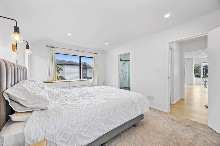 Photo of property in 2/4 Rogers Avenue, Eastern Beach, Auckland, 2012