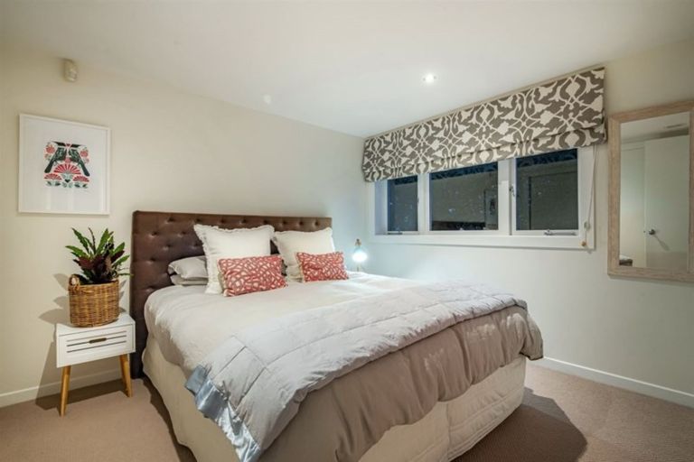 Photo of property in 15 Le Roy Terrace, Birkenhead, Auckland, 0626