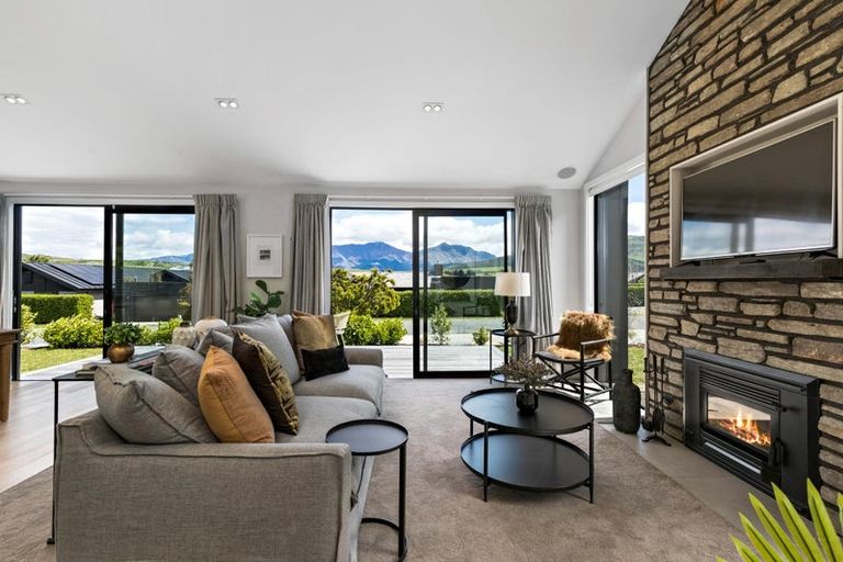 Photo of property in 35 Rannoch Drive, Jacks Point, Queenstown, 9371