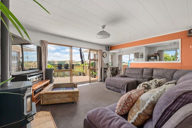 Photo of property in 17 Rautawhiri Road, Helensville, 0800