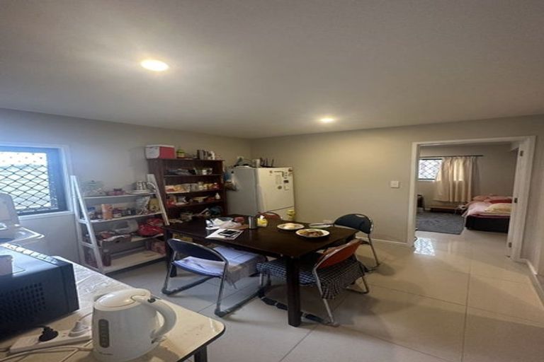 Photo of property in 2/41 College Road, Northcote, Auckland, 0627