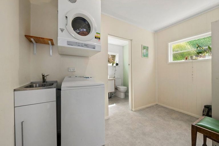 Photo of property in 76 Maupuia Road, Maupuia, Wellington, 6022