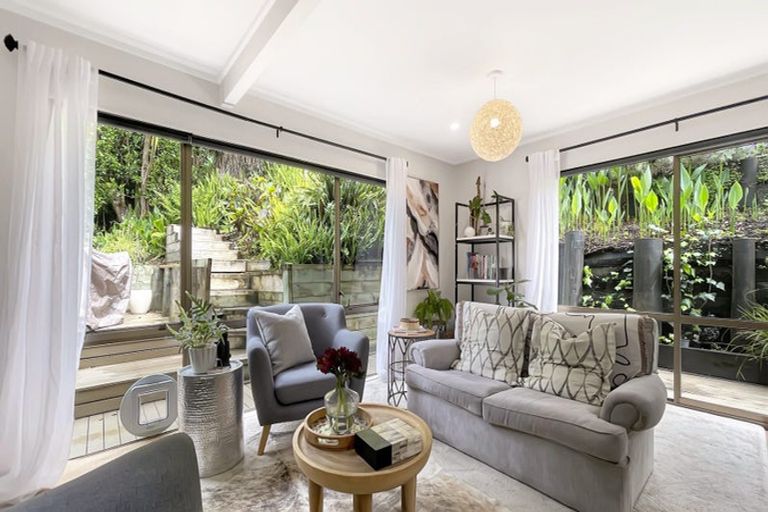 Photo of property in 2/8 Park Hill Road, Birkenhead, Auckland, 0626