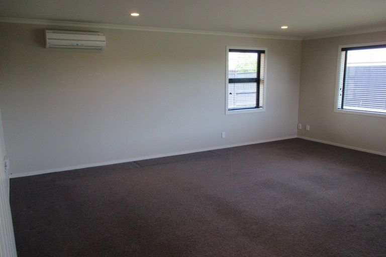 Photo of property in 53 Rosalie Terrace, Kelvin Grove, Palmerston North, 4414