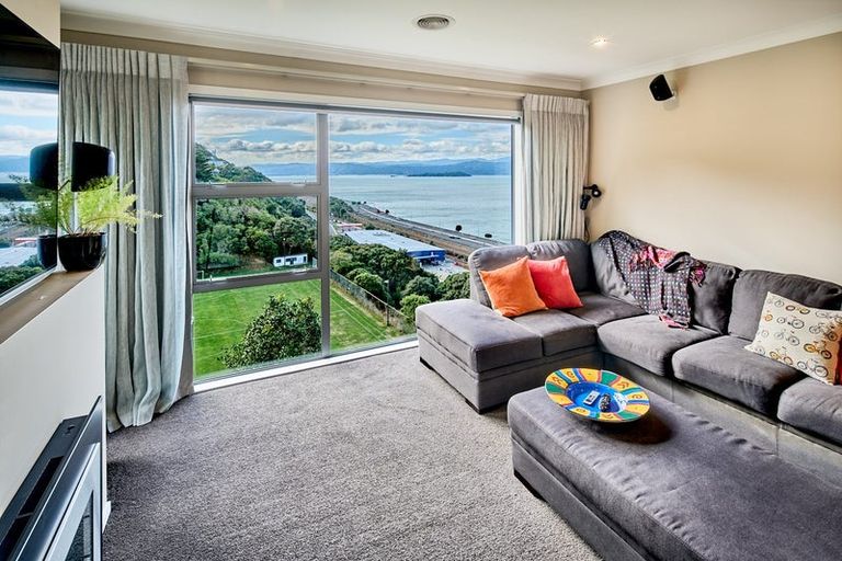 Photo of property in 10 Hervey Way, Kaiwharawhara, Wellington, 6035