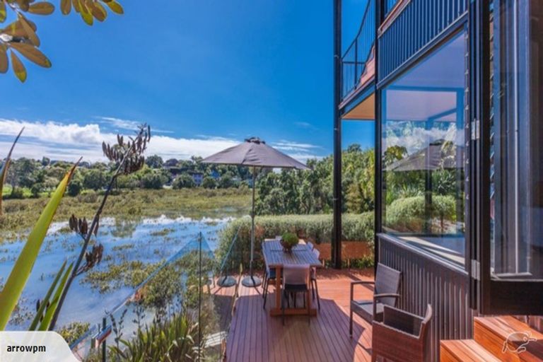 Photo of property in 3 Onewa Road, Northcote, Auckland, 0627