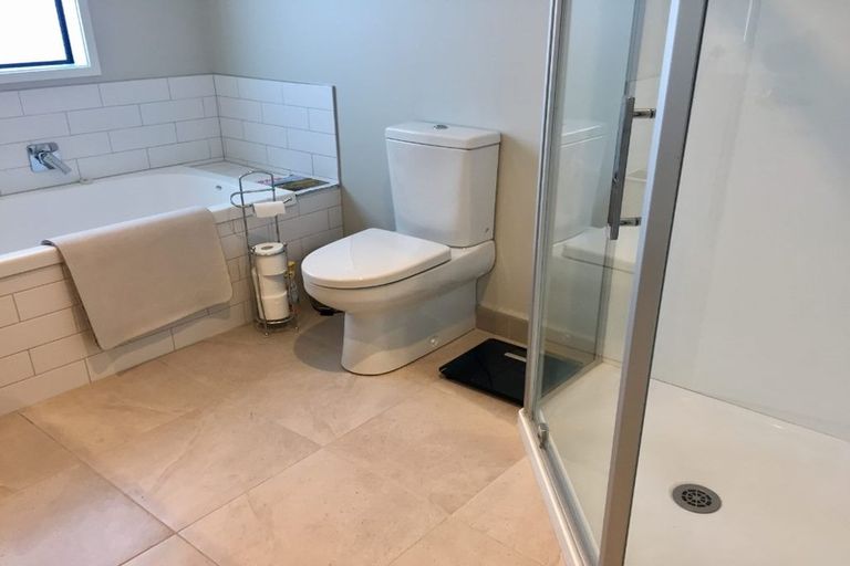 Photo of property in 17 Kahika Grove, Huapai, Kumeu, 0810