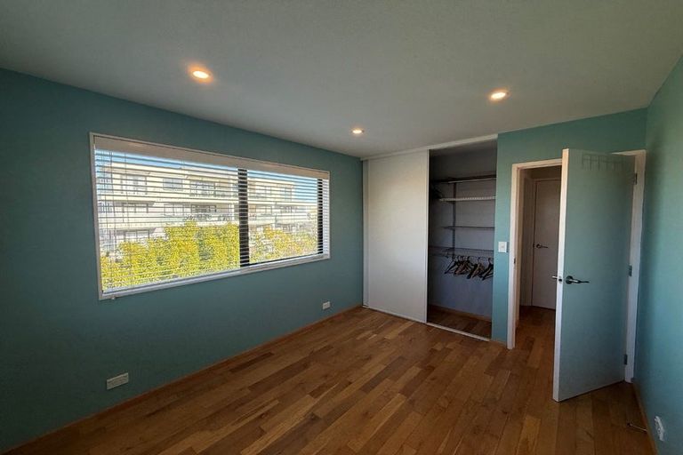 Photo of property in 28 Baulcomb Parade, Windsor Park, Auckland, 0632