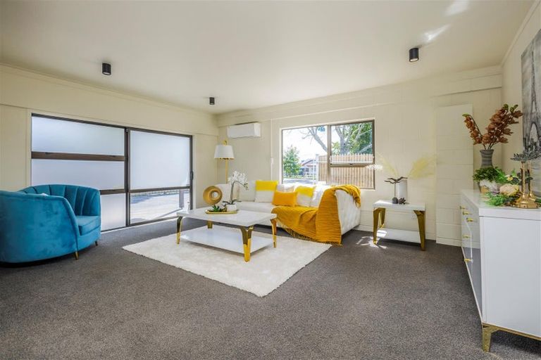 Photo of property in 1/53 Butley Drive, Farm Cove, Auckland, 2012