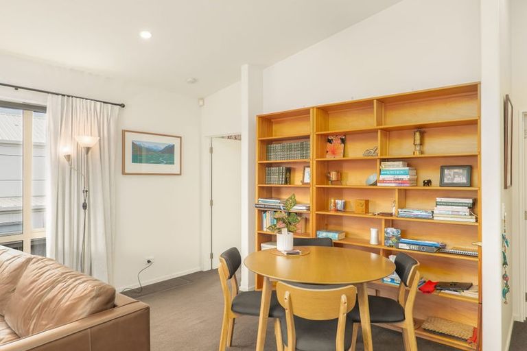 Photo of property in 29 Moncks Spur Road, Redcliffs, Christchurch, 8081