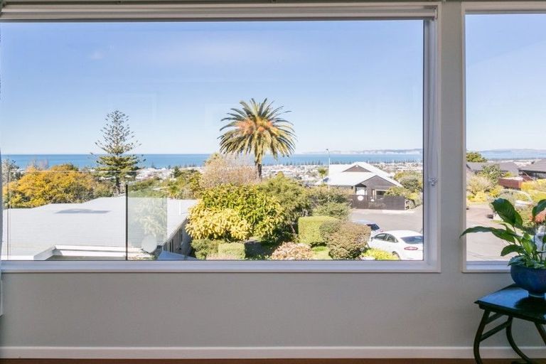 Photo of property in 12 Ormond Road, Hospital Hill, Napier, 4110