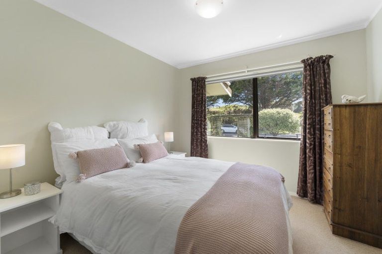 Photo of property in 40 Walton Avenue, Waikanae, 5036