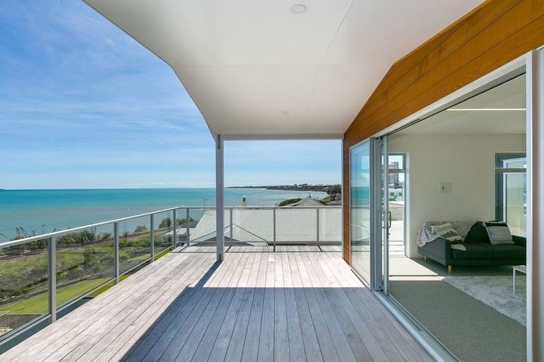 Photo of property in 16 Hine Street, New Plymouth, 4310