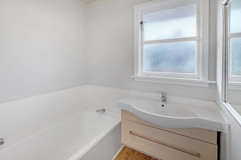 Photo of property in 24 Greendale Avenue, Avonhead, Christchurch, 8042