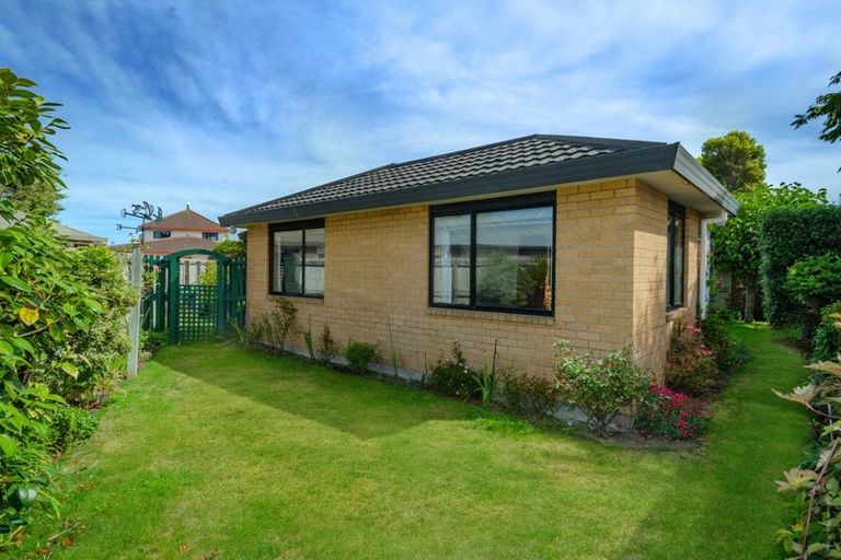 Photo of property in 2/25 Aberfoyle Place, Parklands, Christchurch, 8083